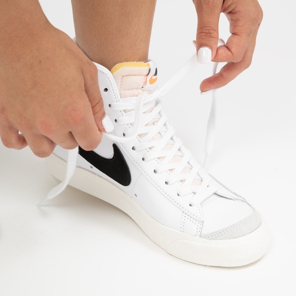 Nike Women's Blazer Mid 77 Shoes - Picture 3 of 8